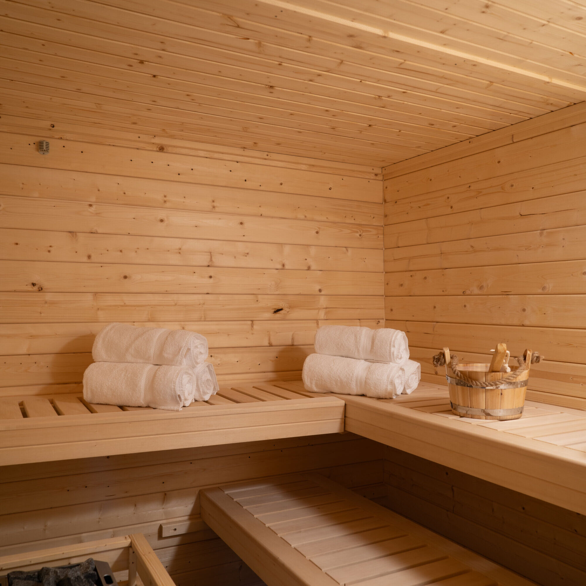 Chalet spa et sauna privatif dans les Vosges : espace détente avec jacuzzi, fitness, sauna et billard dans les Vosges Sainte-Marie-aux-Mines